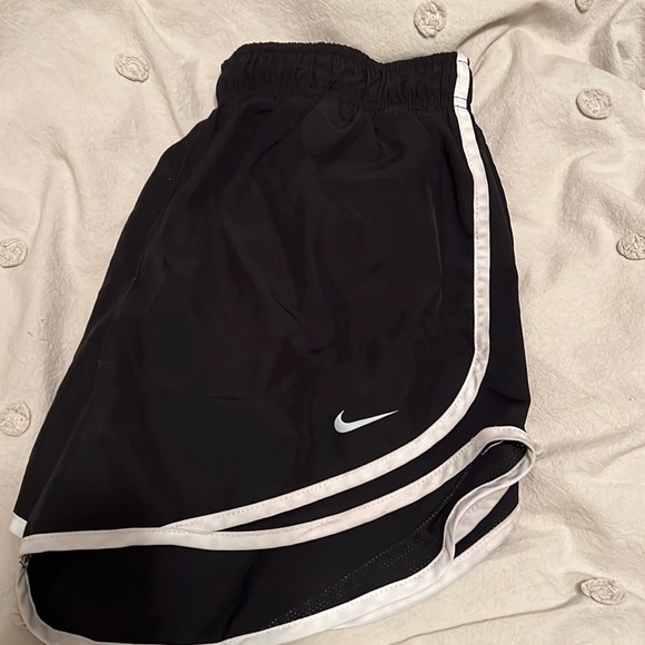 Nike shorts size medium - Picture 1 of 3